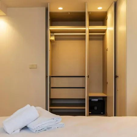 Pink Frontline Premium Appartement
