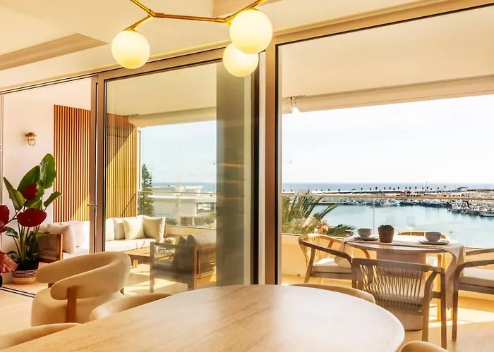 Pink Frontline Premium Apartment *