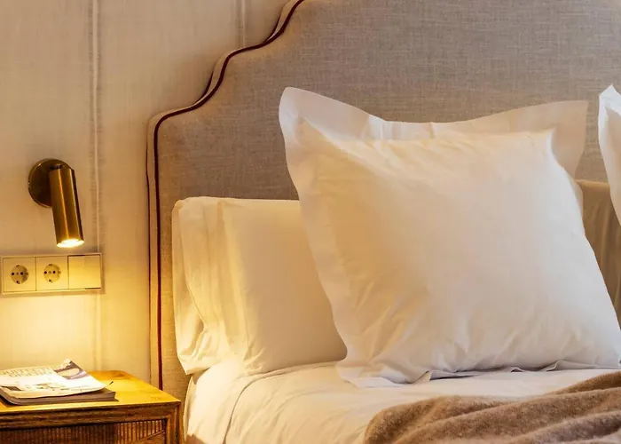 Pink Frontline Premium Apartment *